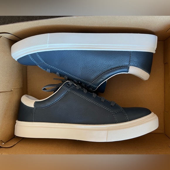 NWOB Men’s UGG Baysider Navy Leather Waterproof Sneakers - Picture 7 of 13